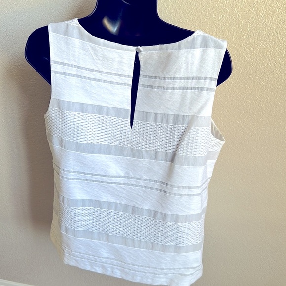 White House | Black Market Crisp White Sleeveless Blouse - Picture 3 of 3